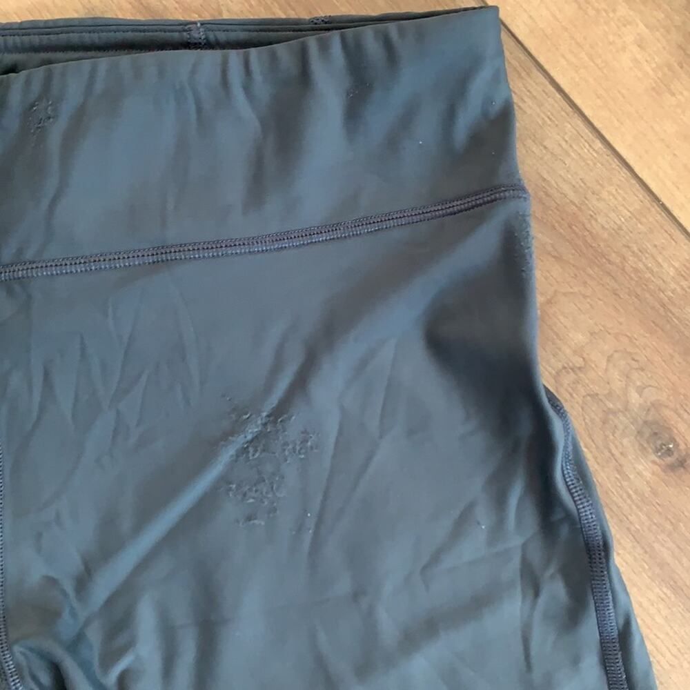 Under Armour Gray Cropped Workout Leggings - Picture 4 of 6